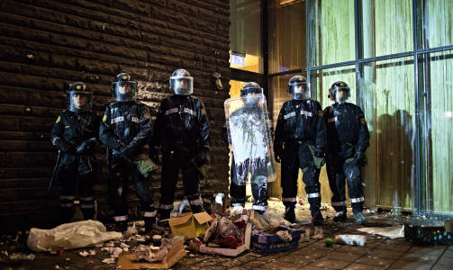 �RETS REPORTASJE: Gunnar Bl�ndals bilder fra et Island i krise. FOTO: GUNNAR BL�NDAL