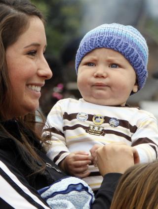 UNG MOR: Bristol Palin ble gravid som 17-�ring. Her sammen med s�nnen Tripp Johnston i 2009. Foto: SCANPIX