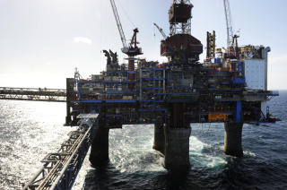 ELEKTRIFISERING OG KARBONFANGST: Tiltak p� sokkelen er dyrt, men m� trolig til. Foto: SCANPIX.