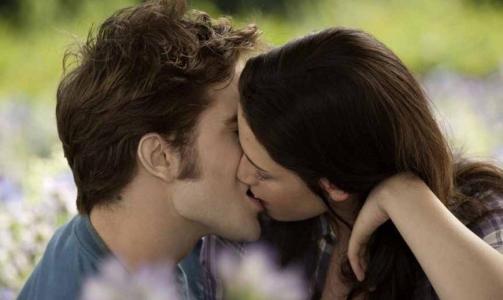 KLINING: Edward frir til Bella i den tredje filmen. Foto: Stella Pictures