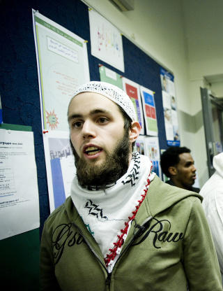 P� DEBATT: Konvertitten Per Yousef Assidiq spurte om det var greit � brenne Dagbladet i protest. Foto: Thomas Rasmus Skaug/Dagbladet