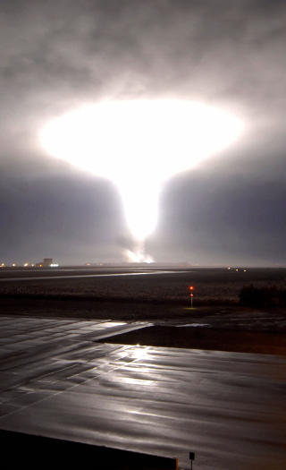 LYSSOPP: WISE ble skutt opp med en Delta II-rakett fra Vandenberg Air Force Base i California 14. desember i fjor. Foto: AP Photo/Vandenberg Air Force Base, Senior Airman Andrew Satran/SCANPIX