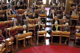 LATTER I STORTINGET: I forbindelse med �pningen. Bildet ble brukt over ti spalter i Dagbladets papirutgave.