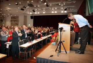 BUKKER FOR FAGFORBUNDET: Jens Stoltenberg hos Jan Davidsen og Fagforbundet.