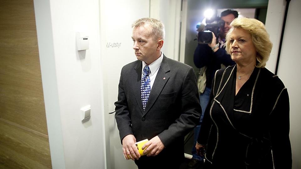 LA FRAM TRUSSELVURDERING: Knut Storberget og Janne Kristiansen. Foto: Bj�rn Langsem/Dagbladet