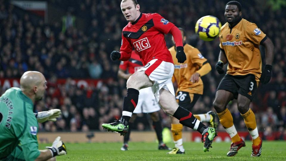 SCORINGSMASKIN: Wayne Rooney og Manchester United har for en stor del levert varene p� gressmatta denne sesongen. P� eiersiden er ting mer turbulent, og den supporterst�ttede koallisjonen �De r�de ridderne� har n� stablet p� beina nok penger til et oppkj�p. Foto: EPA/MAGI HAROUN