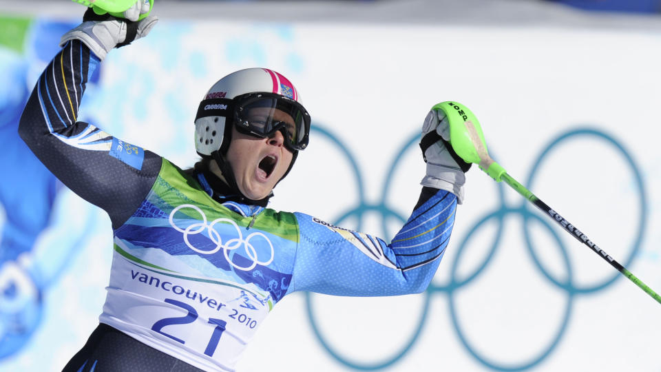 I DAG: Anja P�rson jubler for bronse i dagens superkombinasjon. Foto: Michael Kappeler, AFP/Scanpix