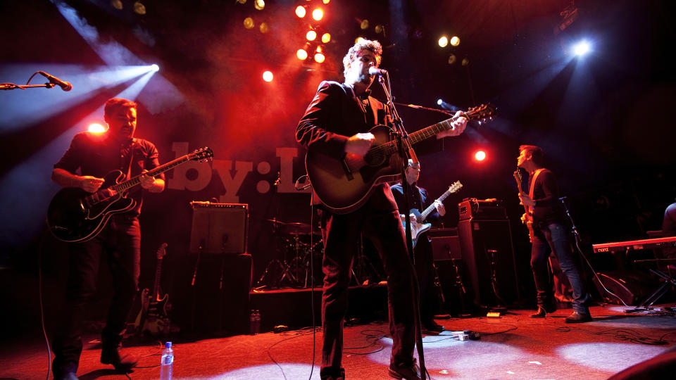 ELEGANT TILBAKE: Trond Andreassen er den f�dte scenepersonlighet, og er velkommen tilbake med nytt band. I kveld fylte han og bandet Navigators Rockefeller under Bylarm. Foto: Henning Lilleg�rd