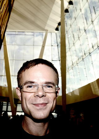 INTERVJUET KNAUSG�RD: Forfatter Tore Renberg har intervjuet
sin kollega og mange�rige kompis Karl Ove Knausg�rd. Foto: John T. Pedersen