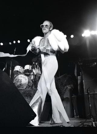 POPKONGEN: Elton John har gledet millioner av mennesker siden 60-tallet. Foto: Stella Pictures