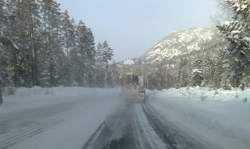 MYE SN�:  Mange vil nok ta turen til Hallingdalen i Vinterferien. Vegmeldingssentralen venter mye trafikk b�de i dag og i morgen. Foto: �isten N. Monsen