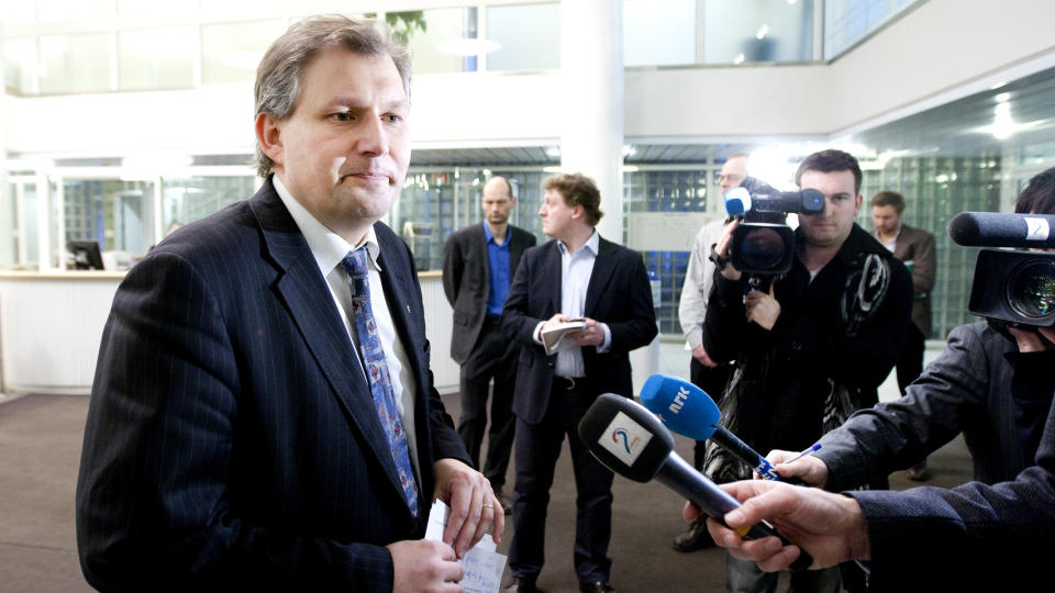 UTVIDER LETEOMR�DENE: Olje- og energiminister Terje Riis-Johansen prioriterer nye felt til oljeindustrien framfor sj�fugl og koraller. Foto: SCANPIX.