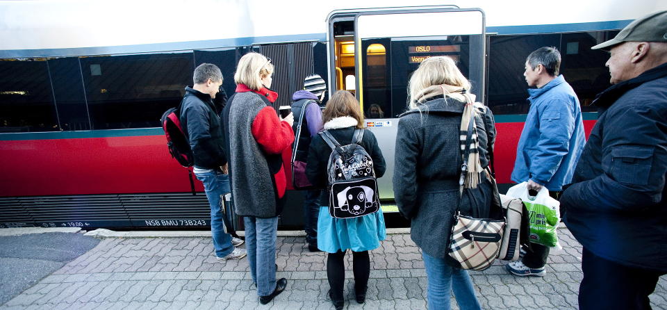ADVARER REISENDE MOT UTENLANDSKE TYVERIBANDER: Stadig flere reisende blir frastj�let bagasje og verdisaker n�r de tar toget.  Arkivfoto: JOHN T. PEDERSEN/DAGBLADET