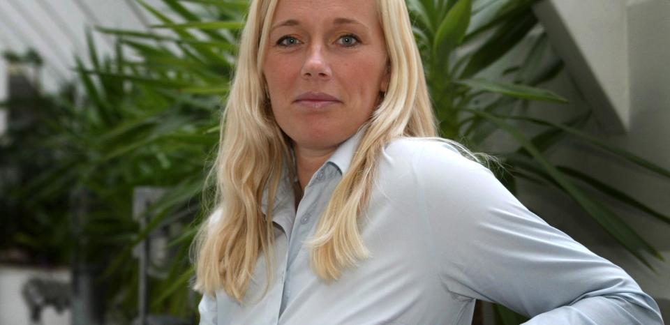 KRANGLER OM PENGER: En familiekrangel foreg�r n� for �pne medier i Sverige. Anna-Maria Fux�n (33) og faren Roger Akelius er uenige i hvordan familieselskapet skal drives.  For tre m�neder siden fremmet Akelius et krav p� 6,4 millioner mot datteren, angivelig for kj�p av et sommerhus som 33-�ringen oppfattet som gave.  Foto: EXPRESSEN