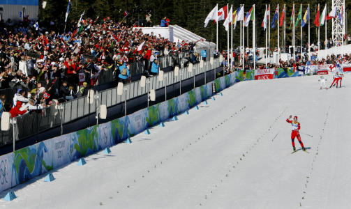 SUVER�N: Marit Bj�rgen tok OL-gull i oppvisningsstil p� skistadion i Whistler.
