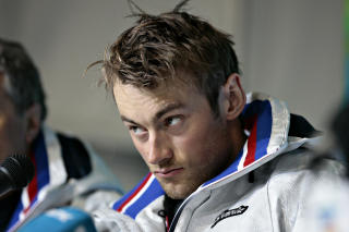 F� SMIL: Det var en sliten og alvorstynget Northug som svarte p� sp�rsm�l. Foto: ARNT E. FOLVIK