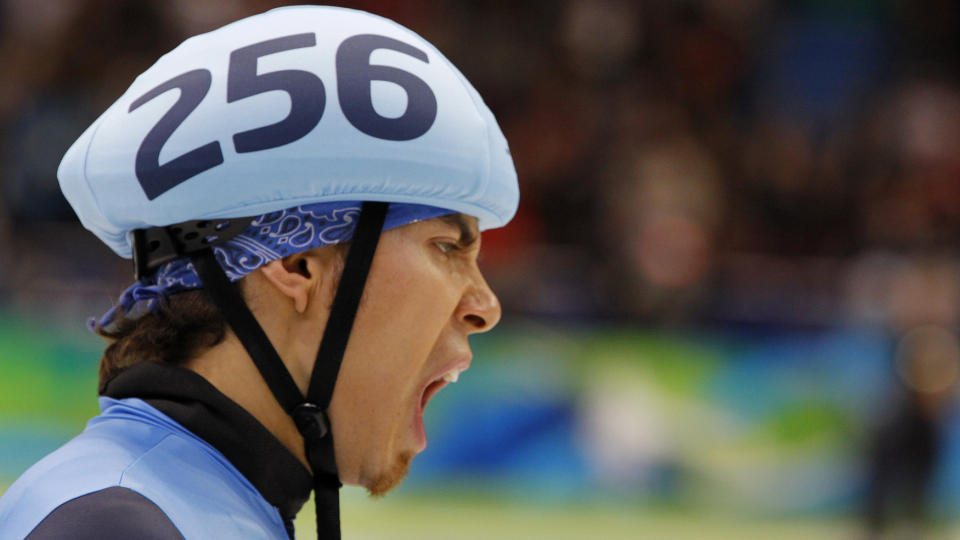 OH NO, HAN GJESPER IGJEN: Apolo Anton Ohno gjesper alltid f�r l�pene. Konkurrentene m� ikke finne p� � tro at det betyr at han er tr�tt og uopplagt. Foto: REUTERS