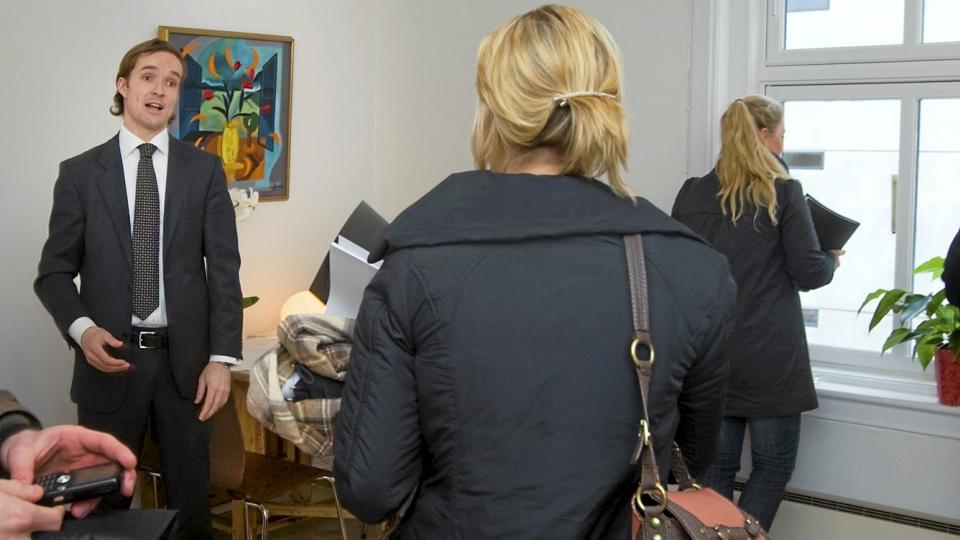 VISNING: Eiendomsmegler Mikael Bolling Eger konstaterte i fjor at temperaturen p� boligmarkedet var stigende. Illustrasjonsfoto: Scanpix