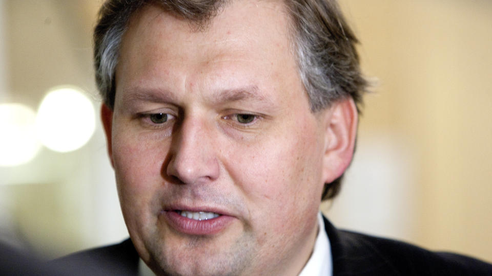 F�R KRITIKK: Olje- og energiminister Terje Riis-Johansen (Sp) f�r kritikk for � ha �pnet for oljeleting i en rekke omr�der i strid med milj�fagfolkenes r�d. Her fra pressekonferansen i forbindelse med utbygging av Gudrun-feltet i forrige uke. Foto: Gorm Kallestad / Scanpix