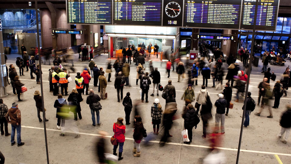 TOGFORSINKELSER: Togtr�bbel skaper noe forsinkelser i morgentrafikken rundt Oslo tirsdag. Illustrasjonsfoto: Gorm Kallestad / Scanpix