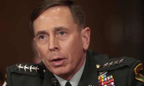 B�R UTF�RE MILIT�RT ANGREP: Den amerikanske toppgeneralen David Petraeus mener man m� legge mer press p� Iran. Han mener Iran har f�tt nok diplomatiske sjanser. Foto: AP Photo/Pablo Martinez Monsivais/Scanpix