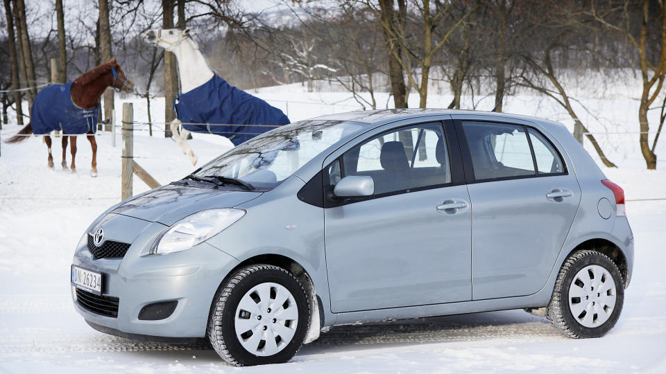 SIKKERT KJ�P: Toyota Yaris er f�rst og fremst et sikkert kj�p rent �konomisk. Den egner seg ypperlig til bykj�ring, men er ikke like komfortabel i h�ye hastigheter. Foto: Jon Terje Hellgren Hansen / Dagbladet