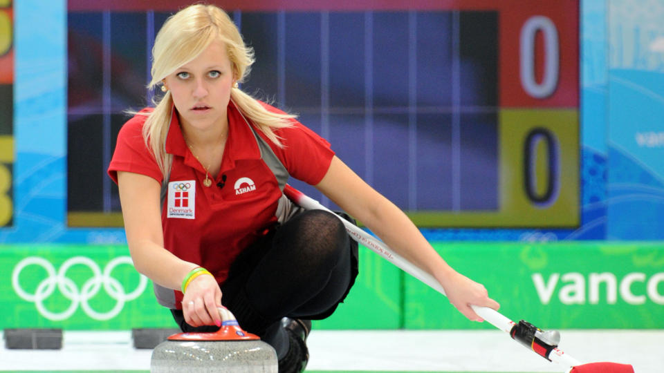 TAKLET IKKE TRYKKET: Danske Madeleine Dupont forteller at hun ble helt satt ut av br�ket fra tribunen. Foto: AFP