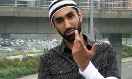 LEDER DET ISLAMSKE NETTVERKET VED H�GSKOLEN I OSLO: Fahad Qureshi (21) studerer til byggingeni�r ved HiO. Foto: Privat