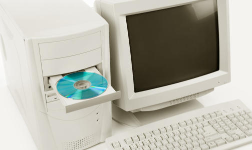 FOR GAMMEL?:  Ok, det er kanskje for ambisi�st � tro at denne gamle rakkeren kan kj�re Windows 7, men det nyeste operativsystemet fra Microsoft har i praksis lavere maskinvarekrav enn forgjengeren. Det er ganske uvanlig at nytt operativsystem er snill mot gammel maskinvare.