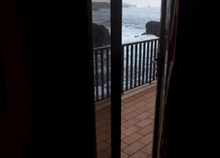 P� FISKETUR:  Her kan du st� og fiske fra hotellrommet.