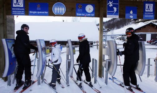K�FRI: Fra v. Magdalena (10) , mamma Malin , Emma (11) og pappa Peter Boglund nyter hverdager uten heisk� p� Geilo.