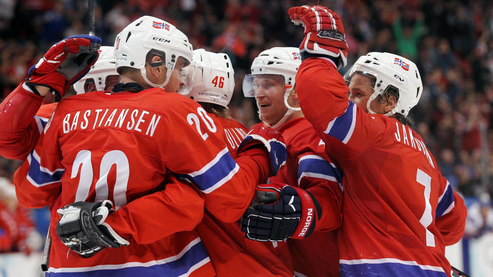 KJEMPET HELTEMODIG: Norge viste stor moral da de kom tilbake fra 1-3 til 3-3 mot storfavoritt Slovakia. Men det ble dessverre ettm�lstap - og det skal kanskje svenskene v�re glade for ... Foto: AFP