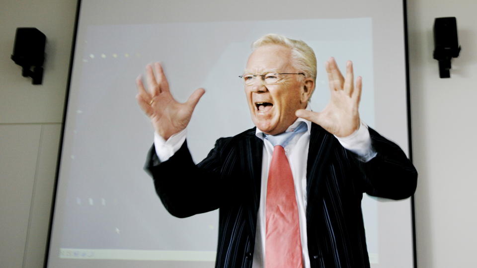BLIR R�DGIVER: Tidligere NRK-journalist Geir Helljesen blir r�dgiver i PR-byr�et First House.

- Selv om jeg er 70 �r, har jeg mye � bidra med, sier Helljesen til Kampanje. Foto: FRANK KARLSEN