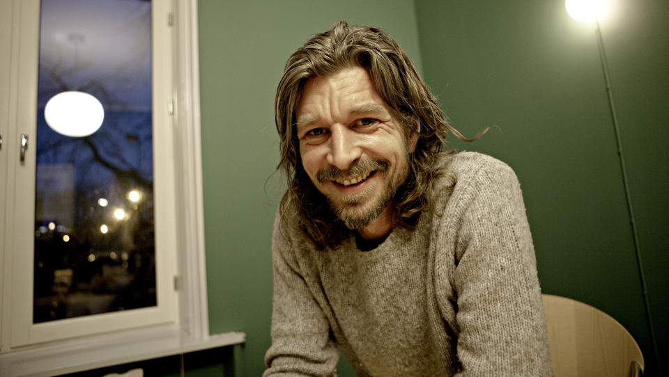 K�SJER INN: Karl Ove Knausg�rd kan smile hele veien til banken, de seks �Min kamp�-b�kene vil gj�re ham til en holden mann. Foto: Lars Eivind Bones