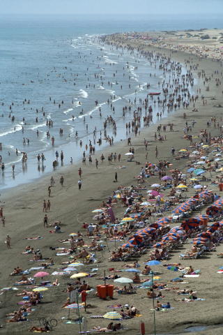  GRAN CANARIA:  Playa del Ingl�s er den mest popul�re stranda p� Kanari�yene. Foto:  Arne V. Hoem.