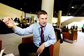 VIL BEVARE: Erik Solheim ankom i dag FNs milj�konferanse p� Bali. Han innr�mmer at Norge har en vei igjen � g� for � bedre bevaringen av artsmangfoldet hertillands. Foto: Sveinung U. Ystad