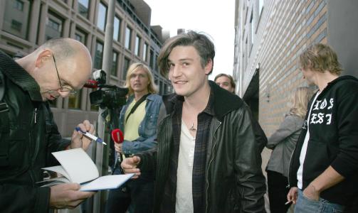 I OSLO: Mary-Kate Olsen sneik seg til Oslo for � st�tte typen Nate Lowman da han hadde separatutstilling p� Astrup Fearnley Museet i h�st. Foto: STELLA PICTURES
