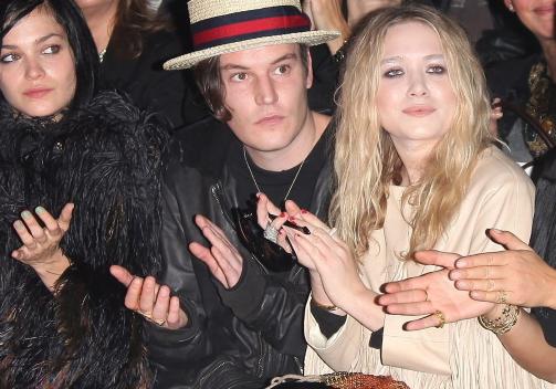 P� F�RSTE RAD: Mary-Kate og Nate under moteuka i Paris i november i fjor. Foto: STELLA PICTURES