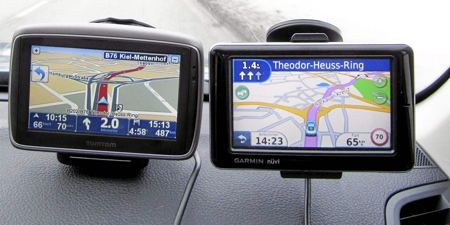 T�FFE TAK: Spesielt i travle Autobahn-kryss i Tyskland er vi ekstremt imponert over den tydelige filguiden til TomTom. Den tar brodden av mange siste liten-man�vre.  FOTO: Terje Bj�rnsen