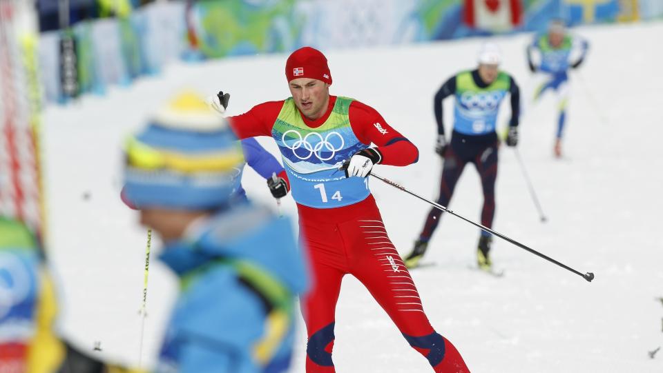 FULL KONTROLL: Petter Northug mener spurten om s�lvet ikke var noen ordentlig spurt. Svenskenes Gunde Svan slakter Petters siste meter.Foto: SCANPIX/Lise �serud