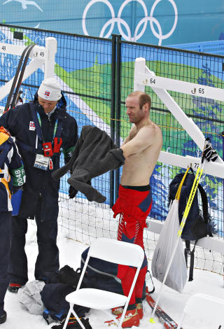 KLANDRER SEG SELV: - To millioner nordmenn f�r v�re sure p� meg, sier han.