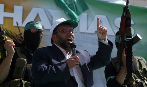 FORR�DTE FAREN: En av Hamas-bevegelsens grunnleggere, Sheikh Hassan Yousef, under et arrangement p� Vestbredden i 2006. Fra sin tilv�relse bak israelske fengselsmurer fikk han sjokknyheten om at s�nnen skal ha v�rt israelsk spion i over ti �r. Foto: AFP PHOTO/ABBAS MOMANI/SCANPIX