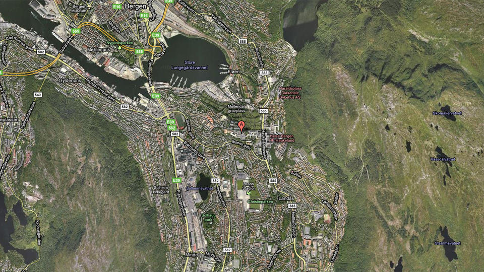 JAKTER MANN MED GEV�R: Personen skal ha blitt observert til fots, ikledd kamuflasjek�r, og med et v�pen over skuldra i n�rheten av Haukeland sykehus. Kart: GOOGLE