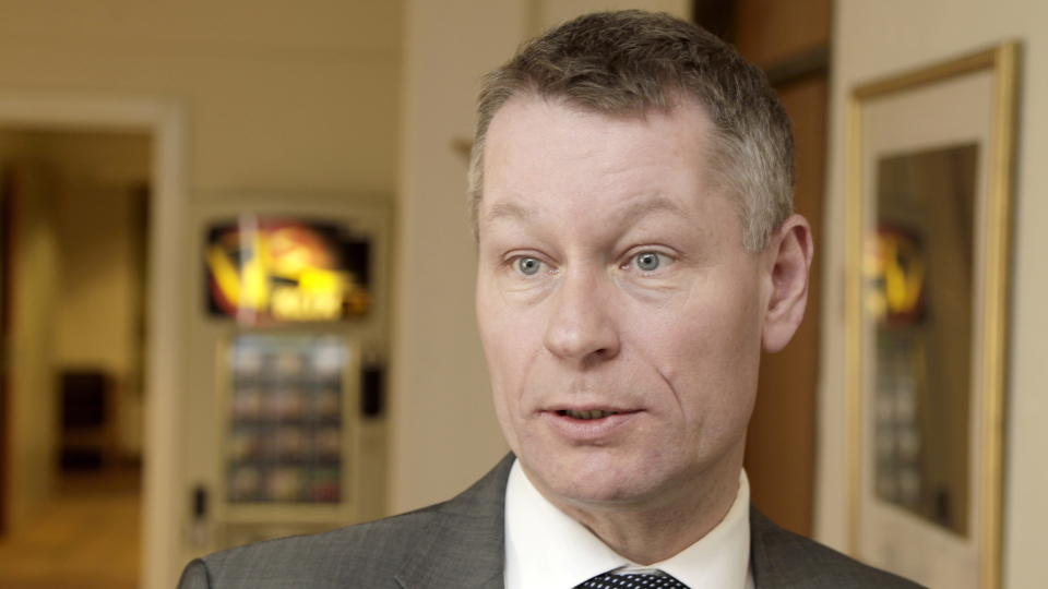 FORSVARER: Advokat Peder Morset �nsker ikke � utdype hva den drapssiktede 25-�ringen har fortalt i avh�r. Foto: Hans Arne Vedlog