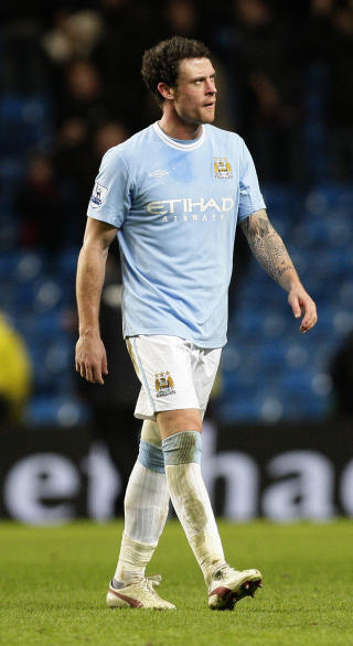 TREFFER TERRY L�RDAG: Manchester City og Wayne Bridge spiller mot Chelsea l�rdag ettermiddag. Foto: AP/Jon Super