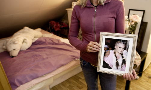 HJELPER: Mora til Stina Brendemo Hagen hjelper dattera s� godt hun kan. Men advokater koster mye b�de i Bolivia og Norge, og n� tar pengene snart slutt. Foto: Henning Lilleg�rd