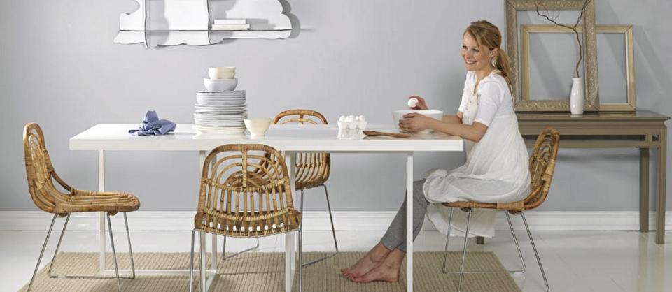 NATURLIG: Det skal fortsatt v�re hvitt og naturlig. Men ikke fullt s� s�tt som tidligere. Jotuns bl�-gr�-fargetoner er trendy denne v�ren. Foto: Jotun.no