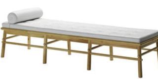 TRENDKJ�P: Stylist Ingvild Hemma liker veldig godt benken August fra Ikea, som hun tror kan bli en klassiker.  Foto: Ikea.no