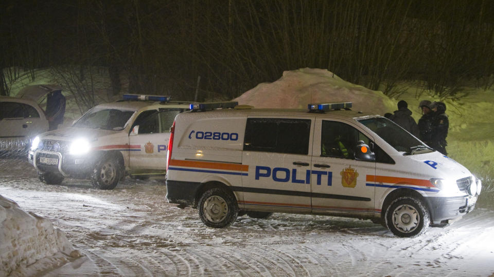  TOK INGEN SJANSER:  Telemark politidistrikt  satte i verk sin andre v�pnede aksjon p� to dager etter melding om en trusselsituasjon p� Heistad mellom Porsgrunn og Brevik. FOTO: PER FL�THE.