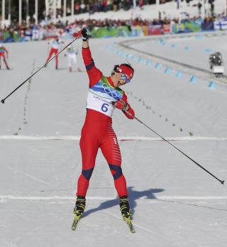 TOK SITT ANDRE GULL: Marit Bj�rgen g�r inn til gull p� duathlon. I bakgrunnen kommer Anna Haag, Kristin St�rmer Steira og Justyna Kowalczyk halsende. Foto:  EPA/PATRICK SEEGER